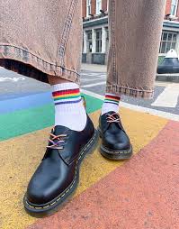 Martens laden und mir wurde bestätigt, dass die schuhe ein fake sind. Dr Martens Dr Martens Stiefel Dr Martens Schuhe Damenschuhe Asos Com