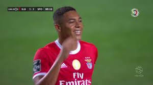 Os encarnados vão deixar sair o jogador de 25 anos sem qualquer valor monetário envolvido mas ficam com 50% do passe. Goal Golo Vinicius Benfica 2 1 Sporting Liga 19 20 34 Youtube