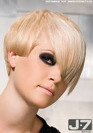 Unsicher, ob dir der look steht und wie du ihn stylen sollst? Frisuren Bilder Bob Mit Kurzen Seitenpartien Und Langem Pony Frisuren Haare