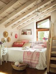Attic Bedrooms You Ll Want To Wake Up In Cottage And Farmhouse Style Dormitorio Pequeno Moderno Dormitorios Abuhardillados Dormitorios