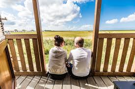 5 sterne campingplatz zwischen rerik und kühlungsborn direkt an der ostseeküste in traumhafter lage mit stellflächen und bungalows, mobilheime und appartements. Nordsee Glamping Auf Dem Campingplatz In Dornumersiel Verbringt Einen Romantischen Urlaub Ostsee Urlaub Ferienwohnung Ostfriesland Urlaub Romantischer Urlaub