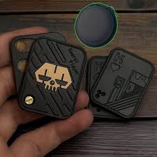 📢 台灣現貨｜Kaeroi AK骷髏撲克金屬推牌啪啪幣｜EDC夜發光磁鐵力解舒減紓壓神器｜辦公室手指尖小物壓牌器玩具| 蝦皮購物