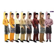 Bagi baju melayu 'teluk belanga' pulak, ianya dinamakan sempena ibu negeri johor yang waktu tu terletak di teluk belanga (sekarang ni di bawah kawasan singapura). Baju Melayu Tradisional Cekak Musang Dan Teluk Belanga Sedondon Ayah Dan Anak 2021 Collection Shopee Malaysia