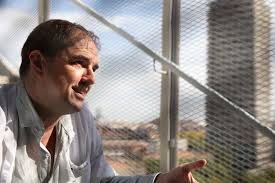 Daniel Roca: "Viure al carrer escurça deu anys l'esperança de vida, pel cap  baix"