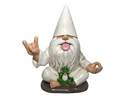 George Le Nain De Jardin Rocker Avec Grenouille Zen Ce Nain De Jardin Allie Le Calme Et La Tranquillite Au Roc Nain De Jardin Gnome De Jardin Jardinage De Fee