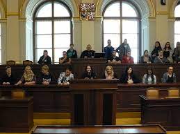 Po rozpuštění poslanecké sněmovny náleží omezená zákonodárná funkce senátu, který může přijímat neodkladná ustanovení (nikoliv ale ústavní záležitosti, volební zákon apod.). Navstivili Jsme Poslaneckou Snemovnu Parlamentu Cr Stredni Skola Gastronomie A Sluzeb Prerov Sirava 7