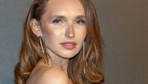 Germany's next topmodel and a snake. Ex Gntm Kandidatin Anna Wilken Uber Ihren Unerfullten Kinderwunsch Bunte De