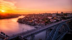 Porto is famed for the production of port wine, which is matured in the vast cellars that stretch along the banks of the mighty douro river. Sehenswurdigkeiten In Porto Die Besten Hotspots Reisen Exclusiv