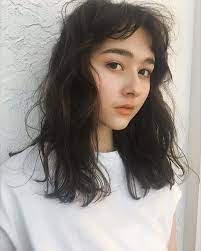 齋藤愛 ai saito loave aoyama さんはinstagramを利用しています クシャッと パーマヘアーがおすすめです 真冬の半袖ロケ本当にありがとう messy hairstyles hair styles hair sytles