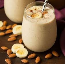 Une Recette De Smoothie Sante Aux Bananes Amandes Et Graines De Lins Recipe Healthy Protein Smoothies Food Smoothie Recipes
