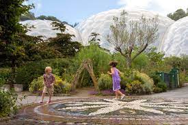 Mix the dry ingredients together, and cut in very cold fats with a knife. Could The Great Park Botanical Garden Be Another Eden