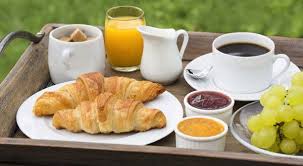 Epingle Sur Petit Dejeuner Et Croissant Pain Au Chocolat Breakfast