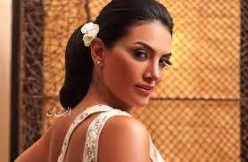 أطلت الفنانة المصرية الشابة حورية فرغلي في حلقة من برنامج بوضوح مع الإعلامي عمرو الليثي، أطلقت خلالها تصريحات جريئة ومثيرة. Ø­ÙˆØ±ÙŠØ© ÙØ±ØºÙ„ÙŠ Ù„Ù† Ø§Ù‚ÙˆÙ… Ø¨Ø®Ù„Ø¹ Ù…Ù„Ø§Ø¨Ø³ÙŠ Ø¨Ù‡Ø°Ø§ Ø§Ù„Ø´ÙƒÙ„ Ù…Ø±Ø© Ø§Ø®Ø±ÙŠ Ø¬Ø±ÙŠØ¯Ø© Ø§Ù„Ø¨ÙŠØ§Ù†