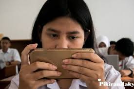 Tandai sebagai konten tidak pantas. Portofolio Dan Banyak Variasi Penugasan Siswa Kaget Hadapi Bentuk Usbn Baru Pikiran Rakyat Com