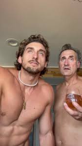 @tooturnttonis video Tweet