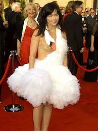 Bjork Swan Dress Costume Pin By Kataleena Tresor On Closet Swan Dress Oscar Dresses Dresses