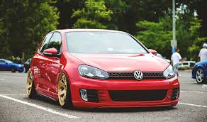 Bouncin Vw R32 Volkswagen Stance Want To Share Pics Of Your Slammed Stance Rides At Www Rvinyl Com Follow Us And Ask Rvinyl To Volkswagen Gti Vw Golf