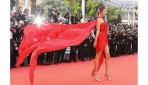 Infos, coulisses & évenements du festival de cannes. Cinema Festival De Cannes 2019 Glamour Sur La Croisette Pour La Deuxieme Montee Des Marches
