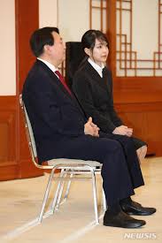 문재인 정부와 검찰의 싸움은 단순히 조국.사퇴시키느냐로. ë‰´ì‹œìŠ¤pic ìœ¤ì„ì—´ ì „ ê²€ì°°ì´ìž¥ ë¶€ì¸ ê¹€ê±´í¬ ì¥´ë¦¬ ì˜í˜¹ ë¶€ì¸