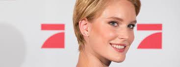 Model jasmin during the germany's next topmodel 2016 photo call at the marriot hotel on march 21, 2016 in berlin, germany. Kim Hnizdo Gewinnt Germany S Next Topmodel Beim Finale In Palma De Mallorca Setzte Sich Die