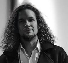 Kategoria: Podcast » Sivu 5 » Kertojan ääni