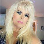 Paula Noggle's Instagram, Twitter & Facebook