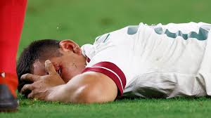 Hirving lozano rushed to hospital after being knocked out cold and needing a neck brace in mexico's clash with trinidad. Chucky Lozano Shocking Injury During Mexico Match