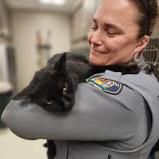 Our #FargoPD Community Service Officers care for the whole community —  people and pets alike — and their big hearts make a real difference every  day. 💙🐾