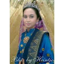 17 fesyen baju melayu johor wanita dan lelaki slim fit fesyen baju melayu johor perempuan dan lelaki terkini murah baju melayu lelaki terkini di malaysia dan brunei baju kurung adalah baju nasional sementara di indonesia sendiri baju ini dikenal sebagai salah satu baju tradisional dari. Puteri Johor Turun Pencinta Busana Tradisional Melayu Facebook