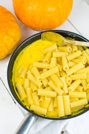 Tortiglioni In Cremiger Kurbis Sauce Rezept Kurbissauce Kurbis Einfache Gerichte