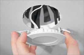 Le plafond sera en placo doublé en laine de verre pour l'isolation phonique. Protection Pour Spot Encastrable Hellermanntyton