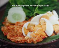 Alhasil untuk menyajikan dan menikmati makanan yang bergizi pun membutuhkan biaya yang tidak murah. Resep Telur Penyet Sambal Kemiri Resep Masakan Komplit