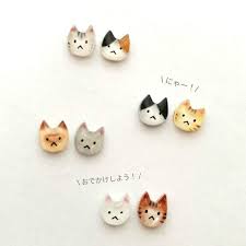 にゃんこ兄弟 ちいさなネコのピアス ハンドメイドマーケット minne in 2020 stud earrings enamel pins accessories