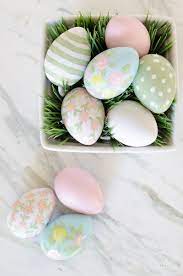 Check the top tips for how to avoid disaster when using real eggs! 22 Best Easter Egg Painting Ideas Easy Easter Egg Painting Techniques