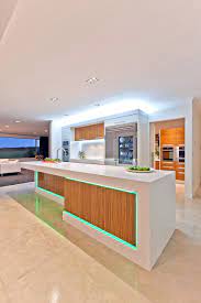 While following trends may feel like a fleeting pursuit, when it comes to kitchen design, they often outlast their time in the spotlight.from millwork to backsplashes, color palettes, and design styles, we asked top designers to weigh in on what trends are most popular on the home front this year. 75 Beautiful Modern Kitchen Pictures Ideas July 2021 Houzz