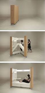 Raskladnoj Nabor Mebeli Vklyuchaet V Sebya Mobilnyj Domashnij Ofis Nebolshaya Kuhnya I Gos In 2020 Small Space Storage Small Space Storage Solutions Space Saving Furniture