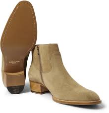 15 times harry styles's ankle boots gave us major shoe envy. Spotted Harry Styles In A Saint Laurent Shearling Coat Boots And A Gucci Hoodie Pause Online Men S Fashion Street Style Fashion News Streetwear