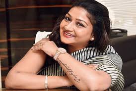 नीता-ईशा अंबानी तक को साड़ी पहना चुकी ये महिला, लिम्का बुक ऑफ रिकॉर्ड में  दर्ज हो चुका है नाम