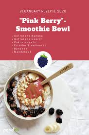 Veganuary Fruhstuck Pink Berry Smoothie Bowl In 2020 Beerensmoothie Smoothie Schussel Rezepte Mit Bananen