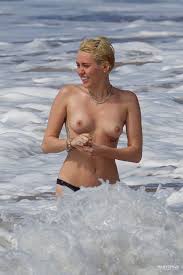 Miley Cyrus nude on stage and at the beach 16 photos