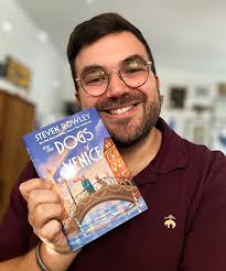 REVIEW: No fancy gimmick for the photo