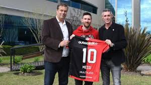 Argentina national team plays a friendly match against leo messi's childhood club newell's old boys during a training today. Barcelona Messi Gifted With No 10 Newell S Shirt Marca In English