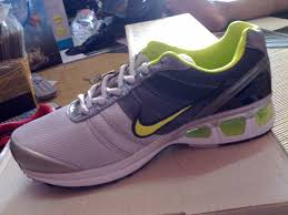 Selesa dan bergaya dengan tapak max air yang lembut. Kasut Sukan Nike Koperasi Blog