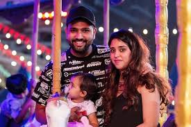 Rohit sharma talks about his partnership with his wife aces the rapid fire cnbctv18weekender. Rohit Sharma With His Wife Ritika And Daughter Samaira At The Jiowonderland Crickets Funny Cute Baby Girl Wallpaper Baby Girl Wallpaper