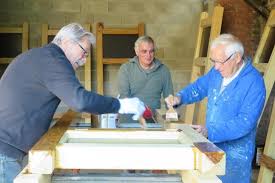 Ensemble ils trouvent des aventures dangereuses et extraordinaires dans des dimensions différentes dans les univers parallèles et ceci cause des problèmes avec les autres membres de la. Trois Anciens Maires Se Mettent Au Bricolage Dans La Vallee De La Meuse