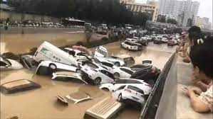 錯哂, 依個情況同地鐵唔同, 隧道有空間有時間畀你反應 真係有水黎到浸哂, 其實你部車頂唔到幾耐就浸滿水, 反而你係車外可以及早跑/游水. Grlc1xy3dlrlhm