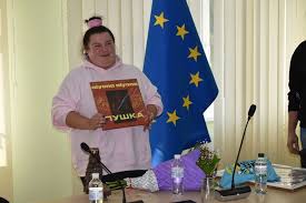 Співачка alyona alyona (альона савраненко) біля міжнародного виставкового центру, де відбувся форум «від крут до брюсселя. Hochu Rujnuvati Stereotipi Reperka Alyona Alyona Pro Tvorchist Blagodijnist Ta Universitet Pereyaslav City