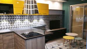 Du haut de ses 90 ans, la société arthur bonnet se distingue par sa capacité à proposer du mobilier 100% français, à varier les styles pour s'adapter au goût de chacun.c'est pourquoi eric et sandrine etcheverry ont choisi de faire confiance à cette marque qui est la référence dans le domaine. Coup De Coeur Arthur Bonnet Frejus Cannes Nice Le Bon Cuisiniste