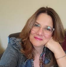 Tara Baumgardner's Instagram, Twitter & Facebook