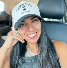 Hey, hey, hey community! I'm looking for a photographer/ videographer to  cover a weeding in December (I know … its only 4 weeks away, very short  notice) but it's a very meaningful